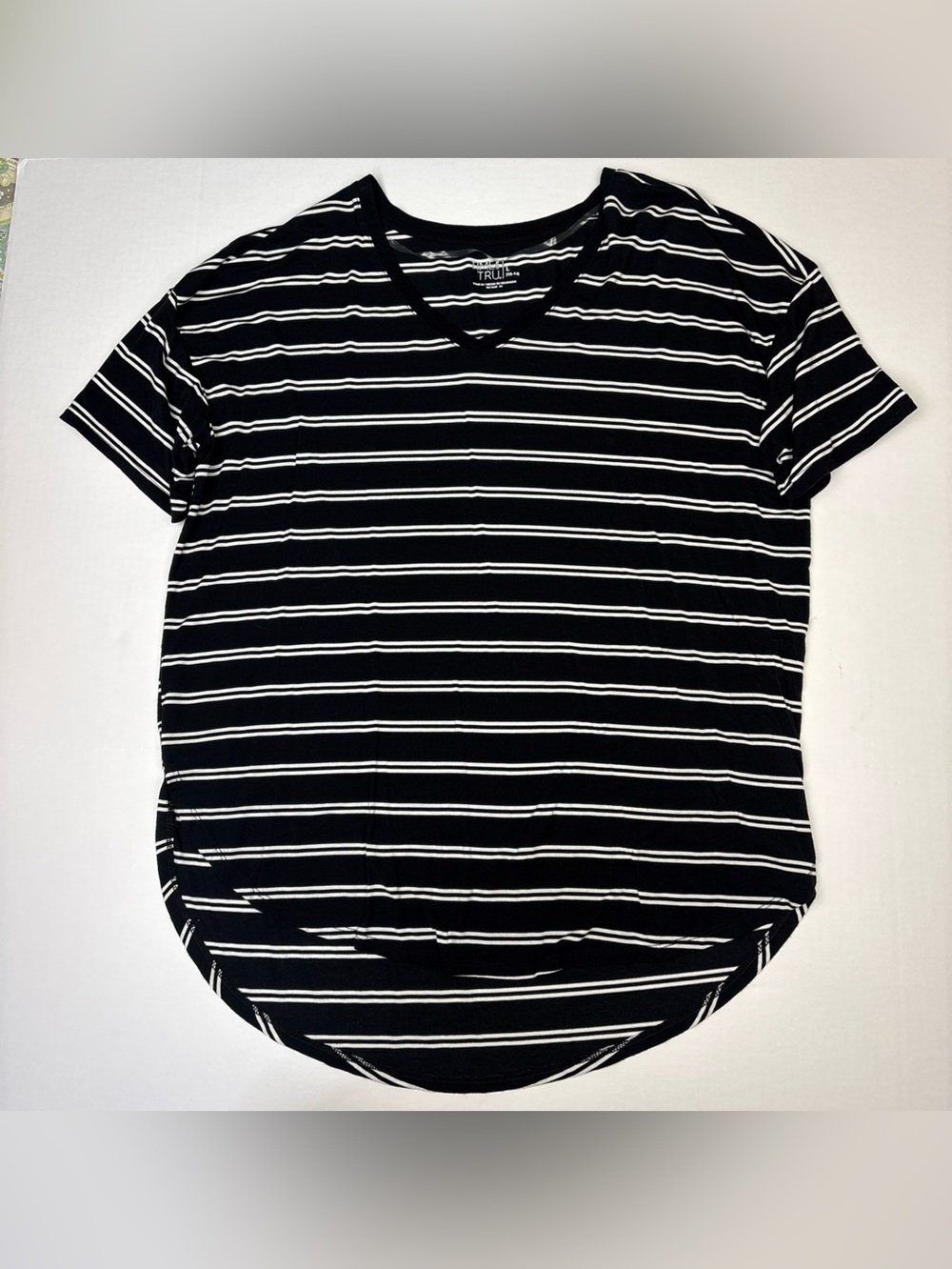 Time and Tru Women Large Shirt Black White Stripe V-Neck Rounded Hem Rayon Blend